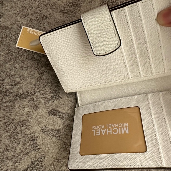 New Michael Kors Compact Wallet - Picture 3 of 4